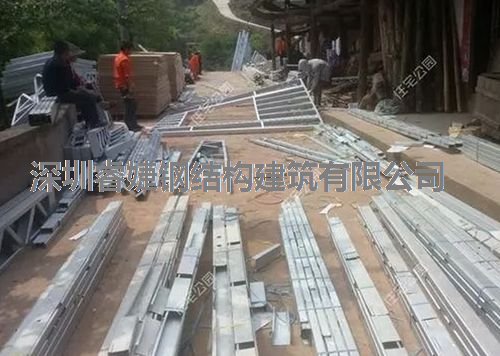 客戶花30萬建成的輕鋼別墅，優(yōu)美的外觀，坐擁山川美景(圖2)